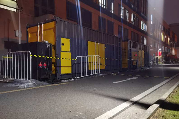 光泽柴油发电机组的输出电压是如何调节的？