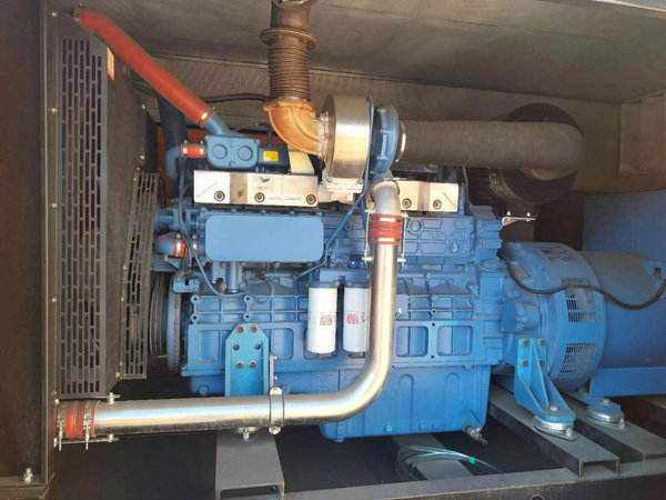 光泽燃油消耗率与进气温度的具体关系是什么？