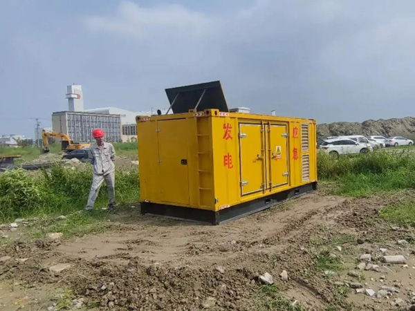 光泽冬季低温环境下，发电机组启动电瓶的容量需求是否会增加？